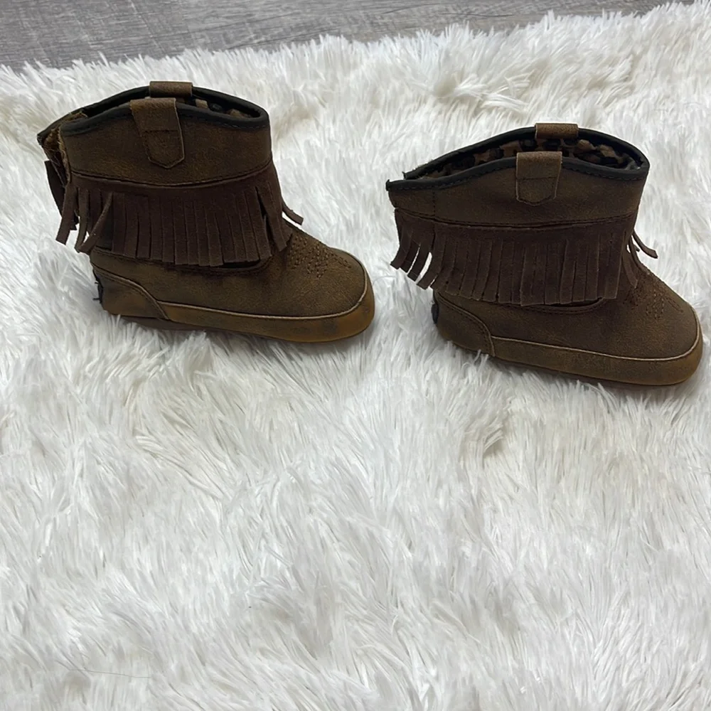 Twister Brown Fringe Baby Buckers